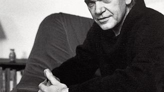 Román Nevědění dokazuje, že Milan Kundera na Čechy nezanevřel