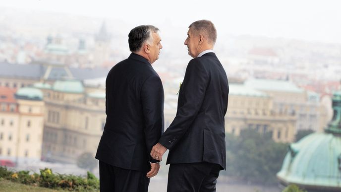 Blízcí přátelé – maďarský premiér Orbán a expremiér Babiš. Něco podobného nebude zřejmě Fialova vláda provozovat.