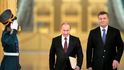 Ruský prezident Putin si vede v Kremlu svého vazala – ukrajinského kolegu Janukovyče