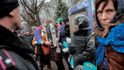 Ukrajinská policie sleduje každý krok protestujících