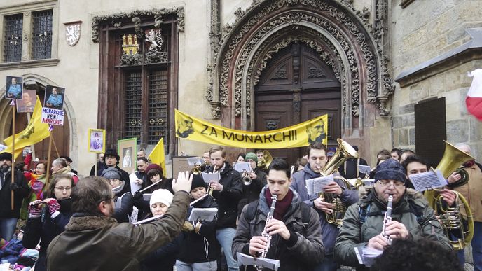 Císařská hymna před Staroměstskou radnicí…