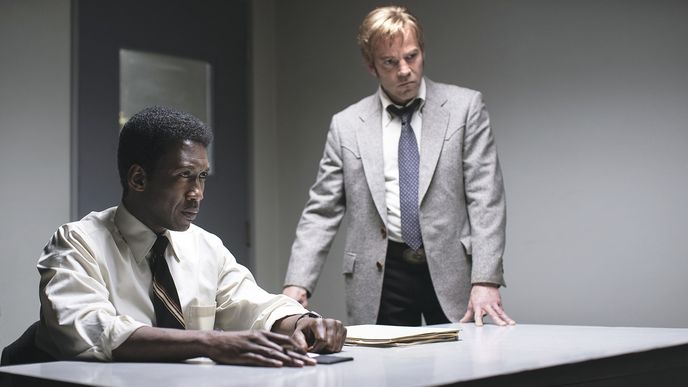 Hays (Mahershala Ali) a West (Stephen Dorff), vyšetřovatelé třetí řady Temného případu