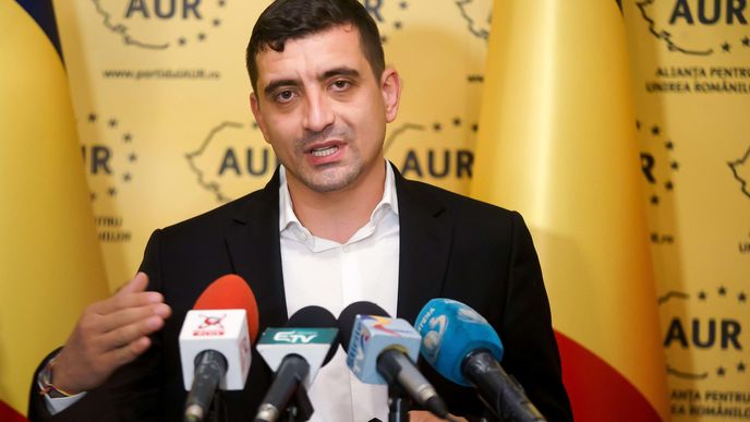 Lídr rumunské anticovidové „zlaté“ strany AUR George Simion