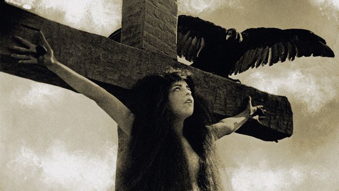 Film o děsivém násilí na Arménech za 1. světové války, který natočil režisér Oscar Apfel podle vzpomínek arménské dívky, měl premiéru v lednu 1919
