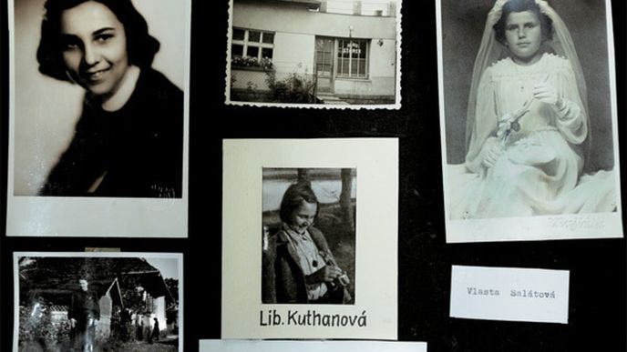 Libuše Kuthanová byla internována v osmi letech. Učitelka Vlasta Mikuláštíková, která se o děti ve Svatobořicích starala, pro „své svatobořické děti“ uspořádala album s jejich fotkami.