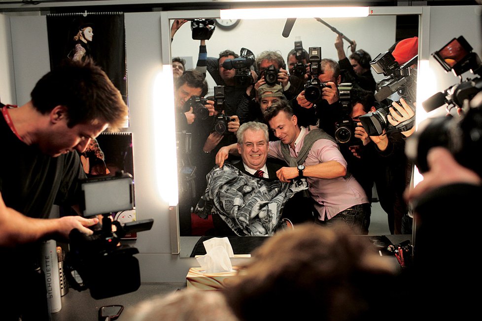 Miloš Zeman v maskérně televize Nova 2013