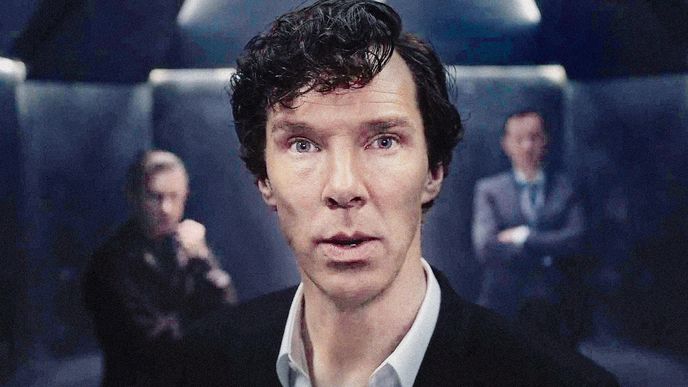 Trojice v nesnázích: (zleva) John Watson (Martin Freeman), Sherlock (Benedict Cumberbatch) a jeho bratr Mycroft Holmes v podání Marka Gatisse, jednoho ze dvou scenáristů seriálu