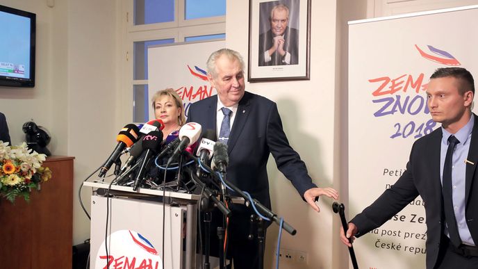 Zatímco Drahošovi stačí v duelech dvakrát remizovat, musí ho Zeman zničit, rozstřílet.