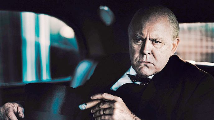 V seriálu The Crown si Churchilla zahrál John Lithgow