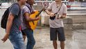 Na Kubě byl v sedmém nebi: zahrál si s pouličními hudebníky, legendární Los Pinos ho naučili na ozvučná dřívka.