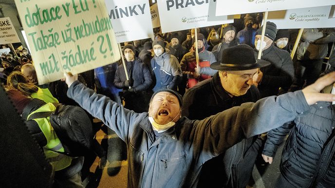 Demonstrace zemědělců před Úřadem vlády ČR proti změnám dotačních plánů