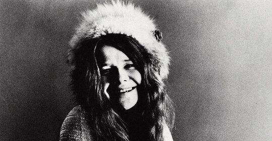 Janis Joplin: Psychedelická královna nedokázala zkrotit svoje démony. Nad její hudbou ale stále žasneme