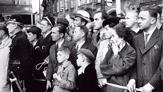 Povinná manifestace po atentátu na Heydricha, 2. 6. 1942