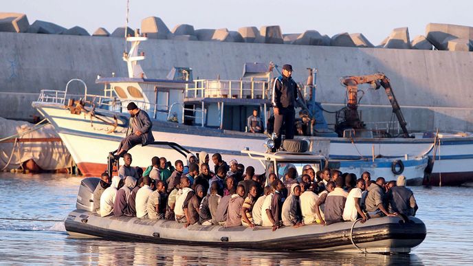 Ilegální imigranti míří nalodích z Libye ke břehům Itálie