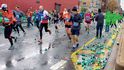 Newyorský maratón je největší na světě. Účastní se jej více než padesát tisíc běžců.