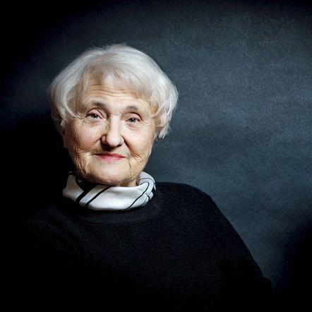 Zemřela Zdena Mašínová. Maminku zatkli, aby otce zlomili, vyprávěla před lety Reflexu Zemřela Zdena Mašínová. Maminku zatkli, aby otce zlomili, vyprávěla před lety Reflexu