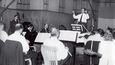 Eduard Ingriš diriguje Peruánský státní symfonický orchestr (50. léta)