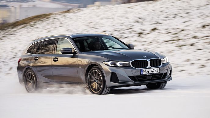 Loňský facelift mírně upravil exteriér, více se však zaměřil na vnitřek jednoho z nejoblíbenějších BMW