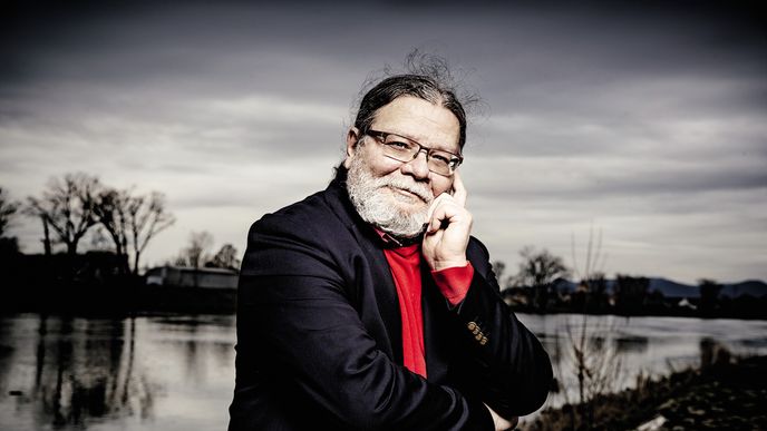 Alexandr Vondra: Politik, diplomat, bývalý disident, někdejší vicepremiér, ministr zahraničí, obrany, pro evropské záležitosti, velvyslanec ve Spojených státech amerických, nyní europoslanec za ODS Alexandr Vondra: Politik, diplomat, bývalý disident, někdejší vicepremiér, ministr zahraničí, obrany, pro evropské záležitosti, velvyslanec ve Spojených státech amerických, nyní europoslanec za ODS