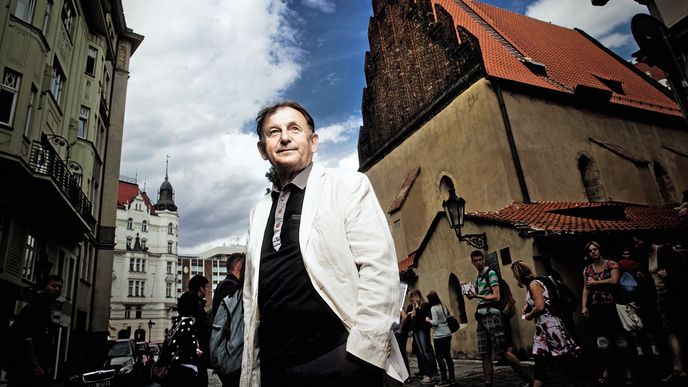 Michael Žantovský: Překladatel, psycholog, spisovatel, textař, politik a diplomat, bývalý velvyslanec ČR ve Spojených státech amerických, Izraeli a ve Velké Británii, zahraničně-politický poradce prezidenta Pavla Michael Žantovský: Překladatel, psycholog, spisovatel, textař, politik a diplomat, bývalý velvyslanec ČR ve Spojených státech amerických, Izraeli a ve Velké Británii, zahraničně-politický poradce prezidenta Pavla