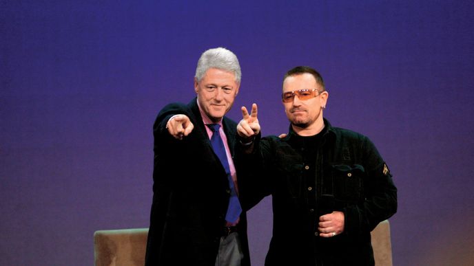 Dva kamarádi,  Bill Clinton a Bono. Zkuste si zde místo Clintona představit Miloše Zemana. Něco nebude esteticky fungovat.