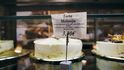 Reportáž ze slovinského městečka, kde pečou dorty Melanja, dělají Prezidentské hamburgery a vyrábějí „Melaniiny“ stříbrné papuče
