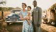 Spojené království. Rosamund Pikeová a David Oyelowo jako Ruth a Seretse v předloňském filmu.