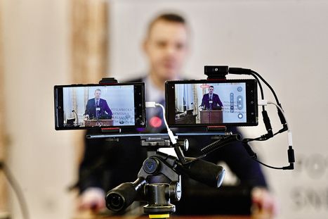 Obrázek: Na upalování naštěstí nedošlo. Na Rajchlově semináři o covidu se bojovalo za pravdu