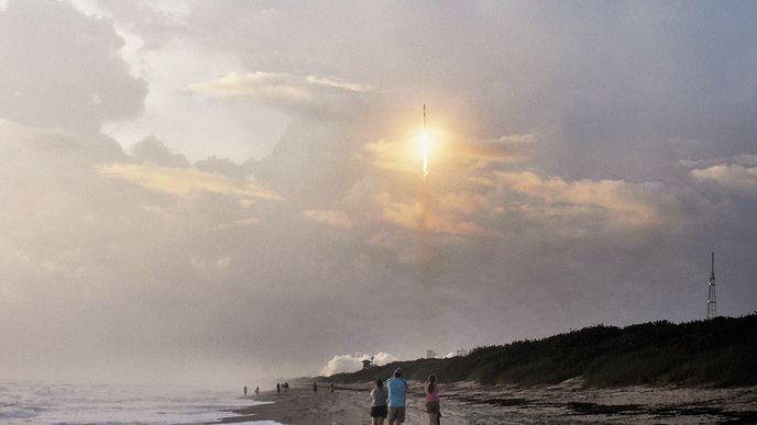 Start opakovaně použitelné rakety Falcon 9 společnosti SpaceX