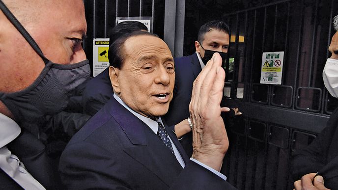 Silvio Berlusconi se loučí