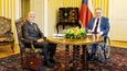 Zvolený prezident Petr Pavel a prezident Miloš Zeman se setkali 13. února 2023 na zámku v Lánech