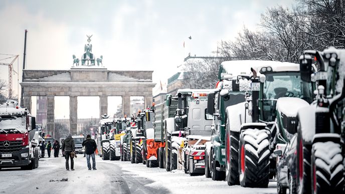 Němečtí farmáři zablokovali v polovině ledna i centrum Berlína u slavné Braniborské brány