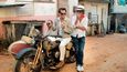 Johnny Depp jako novinář Paul Kemp (Thompsonovo alter ego) v Rumovém deníku – snímek natočil Bruce Robinson v roce 2011