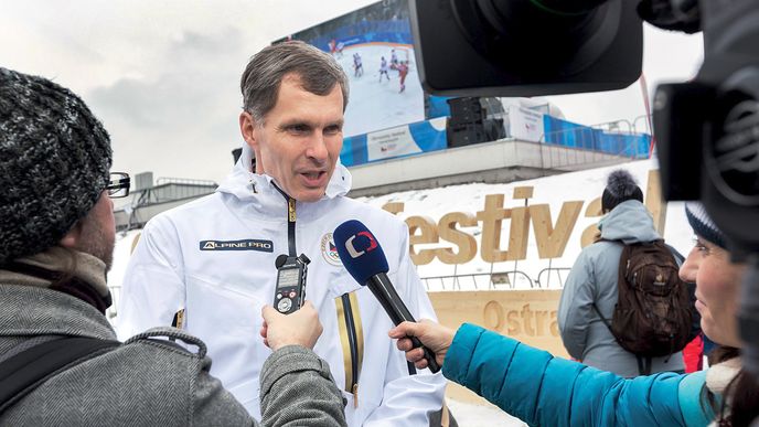 Šéf Českého olympijského výboru Jiří Kejval dává rozhovor v olympijském parku v Ostravě