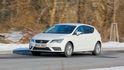 Modernizovaný Seat Leon na první pohled prakticky nerozeznáte od staršího provedení. Dobře vyladěný kompakt totiž nepotřeboval záplavu změn, nýbrž jen drobná vylepšení. 