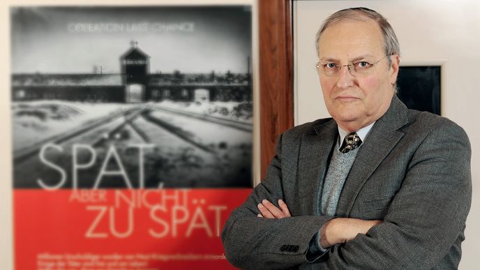 Zuroff a jeho lidé chtějí využít posledních pár let k tomu, aby před soud dostali co nejvíce nacistických vrahů. Pátrání po zločincích je proto dnes, více než 70 let od konce války, neobvykle intenzívní. Zuroff a jeho lidé chtějí využít posledních pár let k tomu, aby před soud dostali co nejvíce nacistických vrahů. Pátrání po zločincích je proto dnes, více než 70 let od konce války, neobvykle intenzívní.