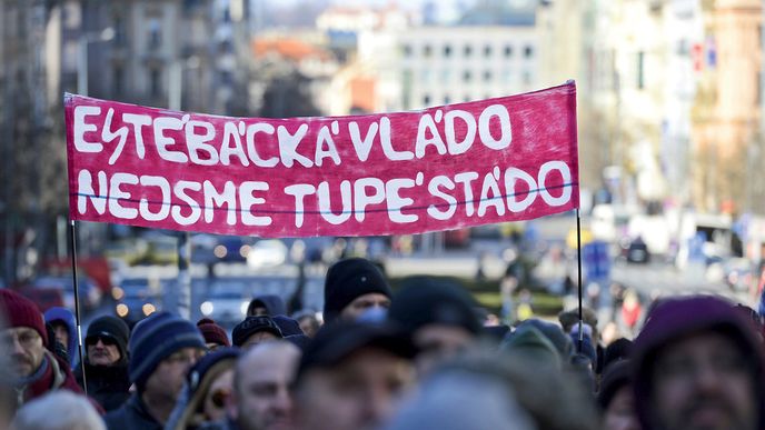 Máme bývalého agenta premiérem. Vadí to zřejmě málokomu.