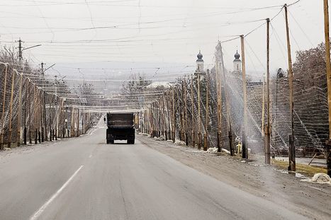 Obrázek: Třeba i klacky, ale bránit se budeme. Ukrajinský vzdor nezná hranic