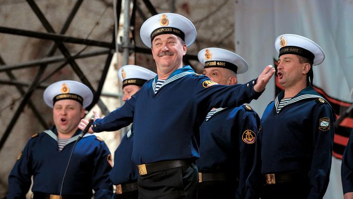 Ruští námořníci ze sevastopolské flotily si během okupace Krymu udělali čas i na píseň