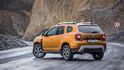 Ani dacia už nechce být jen účelně navržené auto, ale hraje si na manekýnu. Ozdobným prvkem je třeba spoiler za předními koly. Ani dacia už nechce být jen účelně navržené auto, ale hraje si na manekýnu. Ozdobným prvkem je třeba spoiler za předními koly.