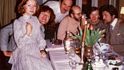 Oslava 48. narozenin u Filipa v mnichovském bytě. Vlevo Hanka, vedle ní Pavel, Ota Filip a jeho největší německý přítel, spisovatel Horst Bienek. Oslava 48. narozenin u Filipa v mnichovském bytě. Vlevo Hanka, vedle ní Pavel, Ota Filip a jeho největší německý přítel, spisovatel Horst Bienek.