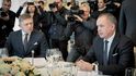 Na Slovensku se schyluje k ústavní krizi (vlevo premiér Fico, vpravo prezident Kiska)