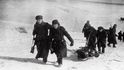 Po třech týdnech cesty po válkou zničených sovětských železnicích dorazila čs. jednotka do stanice Valujki, odkud ještě musela absolvovat devět nočních pochodů v tuhých mrazech a vánicích na vzdálenost 350 kilometrů.