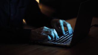 Na den etickým hackerem aneb Když si firma objedná špionáž sama na sebe Na den etickým hackerem aneb Když si firma objedná špionáž sama na sebe