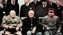 Setkání šéfů vítězných států na jaltské konferenci (vlevo Churchill, uprostřed Roosevelt, vpravo Stalin), které posílilo pozice ruského diktátora 