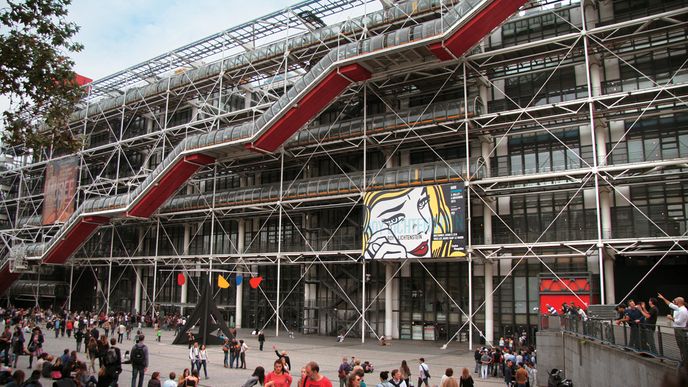 Centre Pompidou. Národní středisko pro umění a kulturu nese jméno ministra George Pompidoua, z jehož iniciativy bylo postaveno