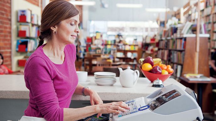 Registrační pokladny má řada restaurací. S úsměvem se dají obejít.