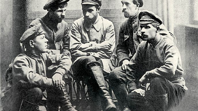 Příběh ruského velkoknížete Michaila II. Alexandroviče a jeho tajemníka, které v roce 1918 zavraždili čekisté