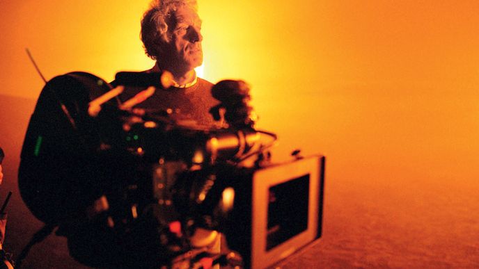 Třináctkrát ho nominovali na Oscara, až letos, napočtrnácté, zlatou sošku získal. Kameraman Roger Deakins