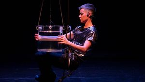 Usledovat divadelní festivaly je nadlidský úkol i pro superženu s robotickými schopnostmi